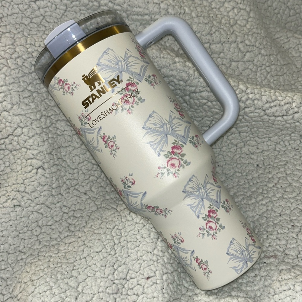 The Stanley x Love Shack Fancy Holiday Quencher 40 oz Rosa Beaux Blue